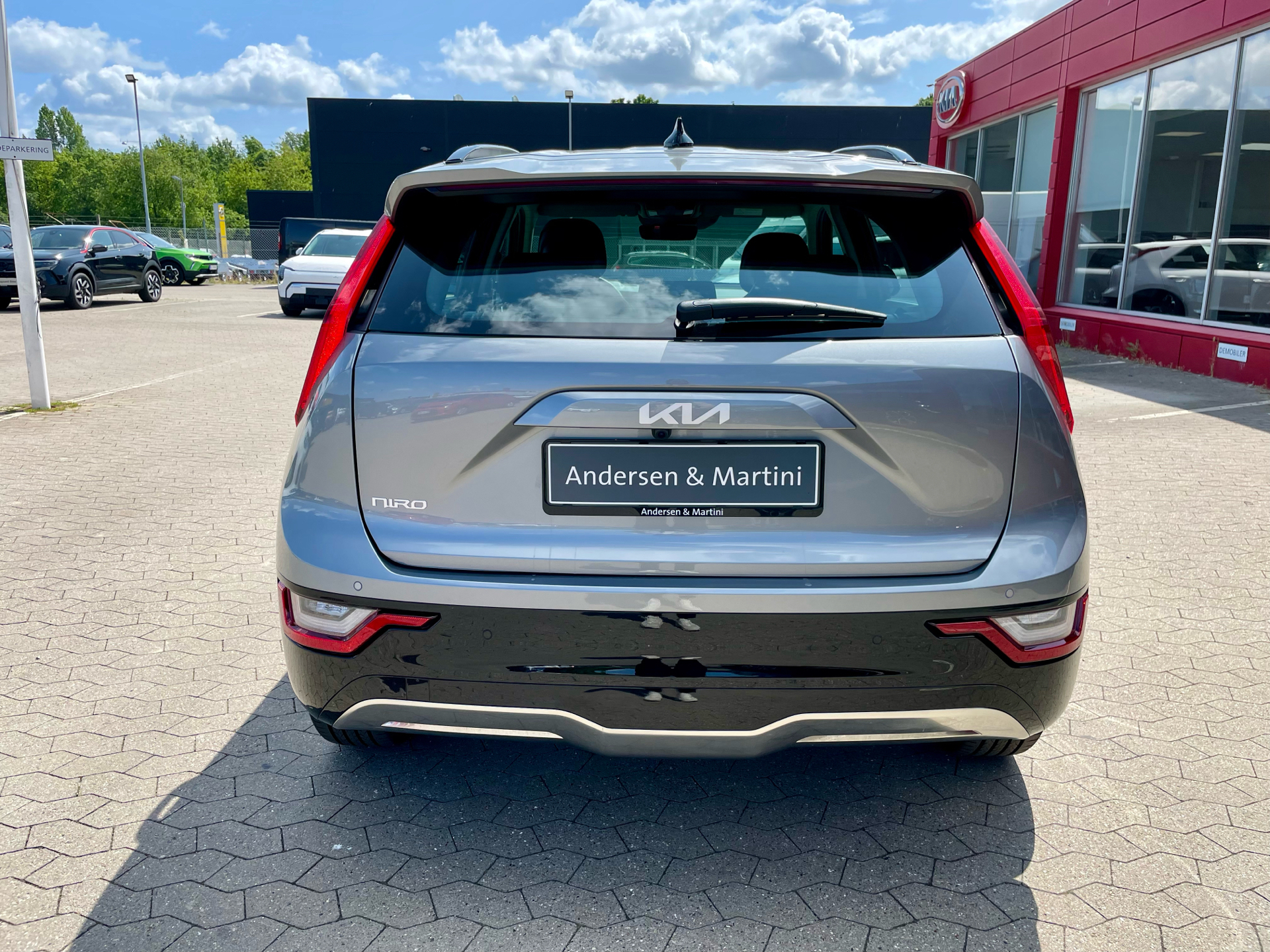 Grå Kia Niro EV fra 2025
