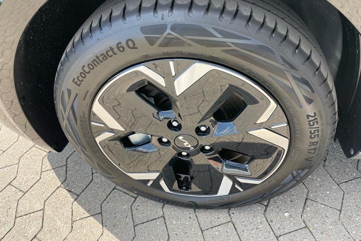 Grå Kia Niro EV fra 2025