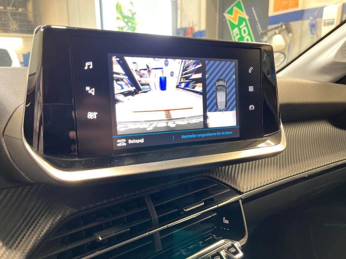 Gul Peugeot 208 fra 2022