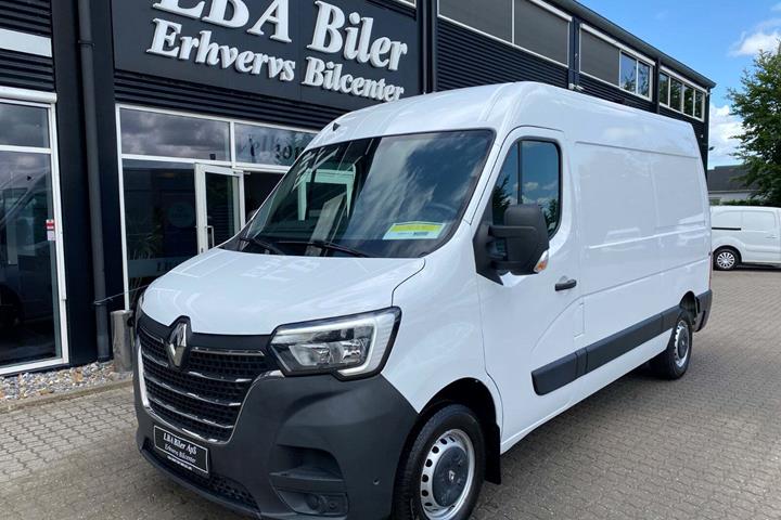Hvid Renault Master IV T33 fra 2021 set udefra