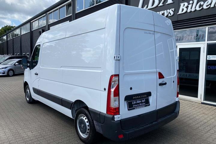 Hvid Renault Master IV T33 fra 2021