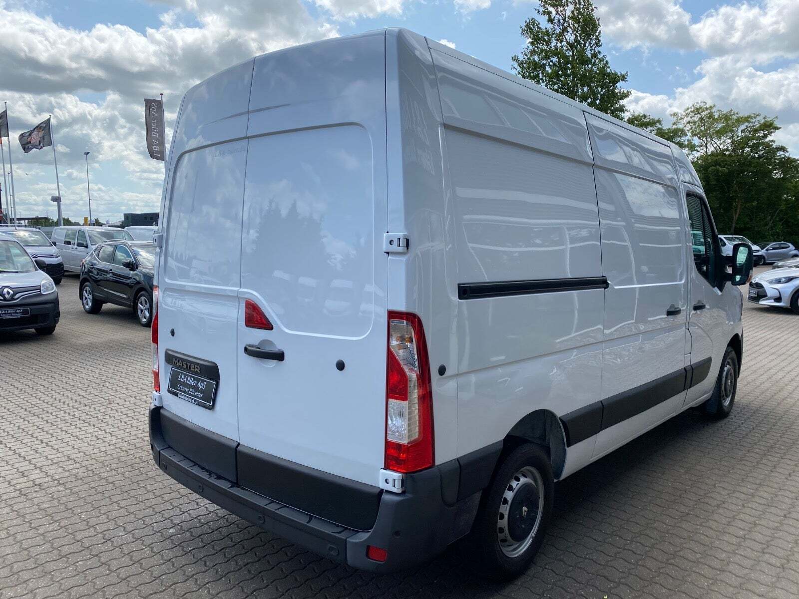 Hvid Renault Master IV T33 fra 2021
