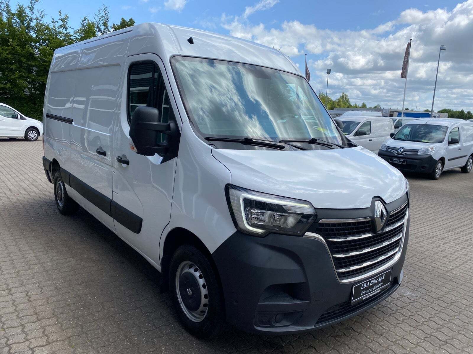 Hvid Renault Master IV T33 fra 2021