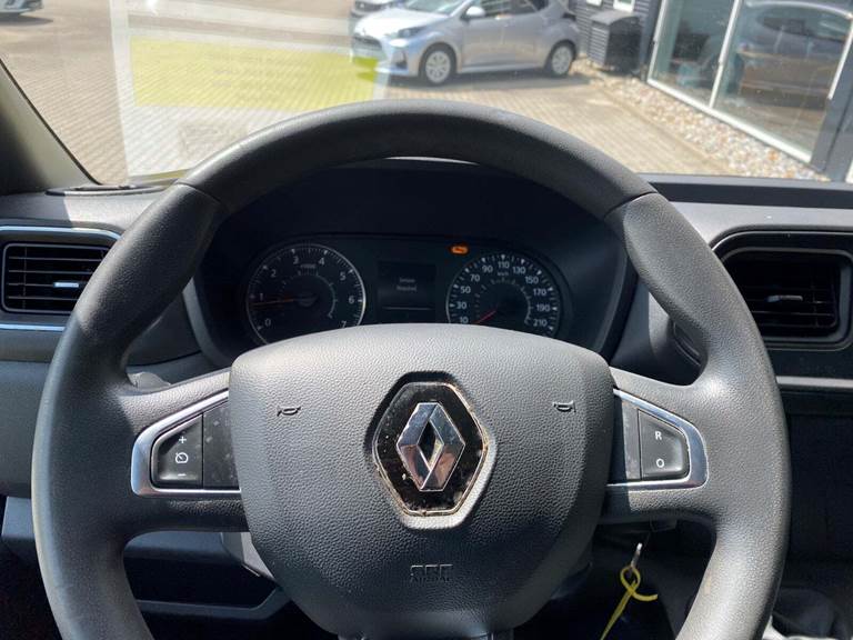 Renault Master IV T33 2,3 dCi 135 L2H2 Kassevogn