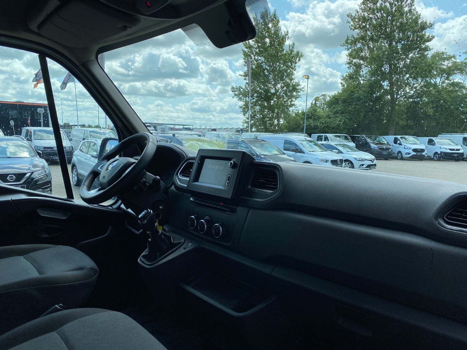 Hvid Renault Master IV T33 fra 2021