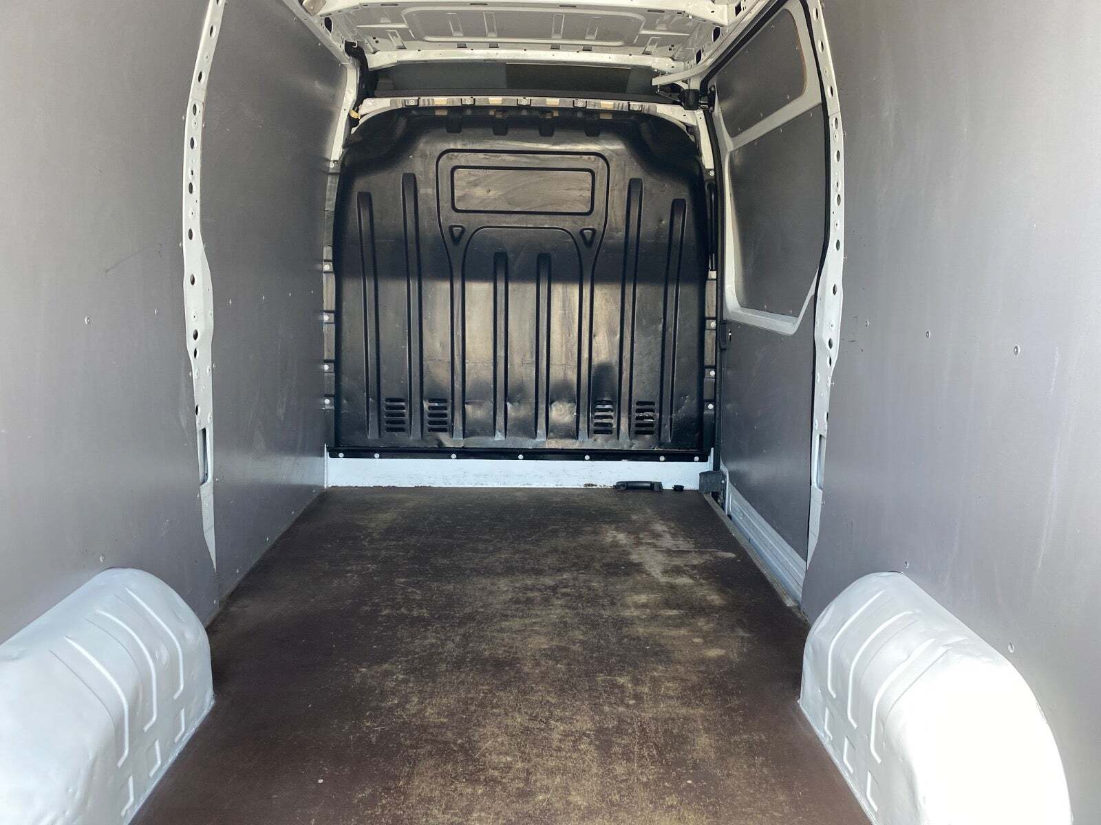 Hvid Renault Master IV T33 fra 2021
