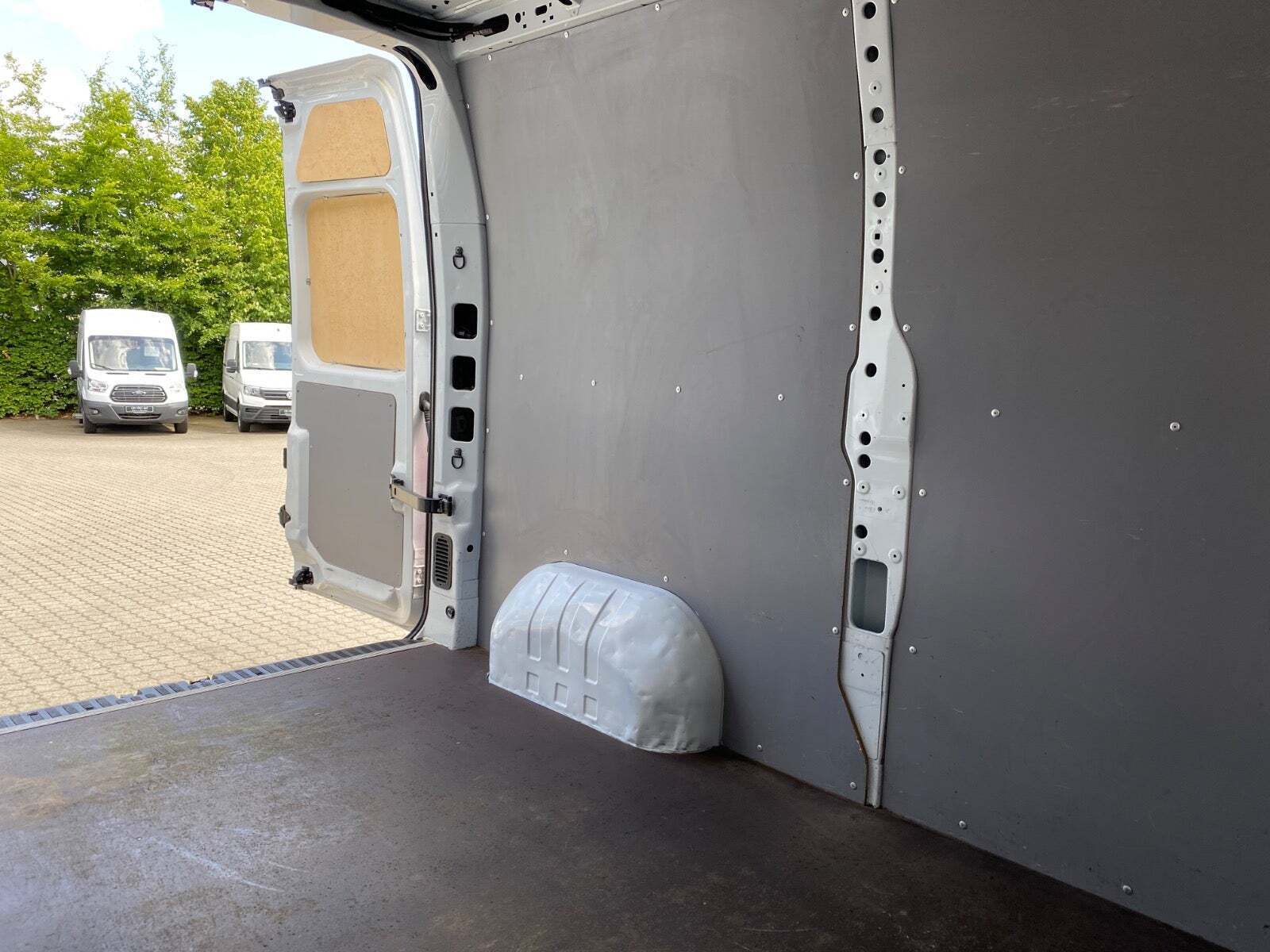 Hvid Renault Master IV T33 fra 2021