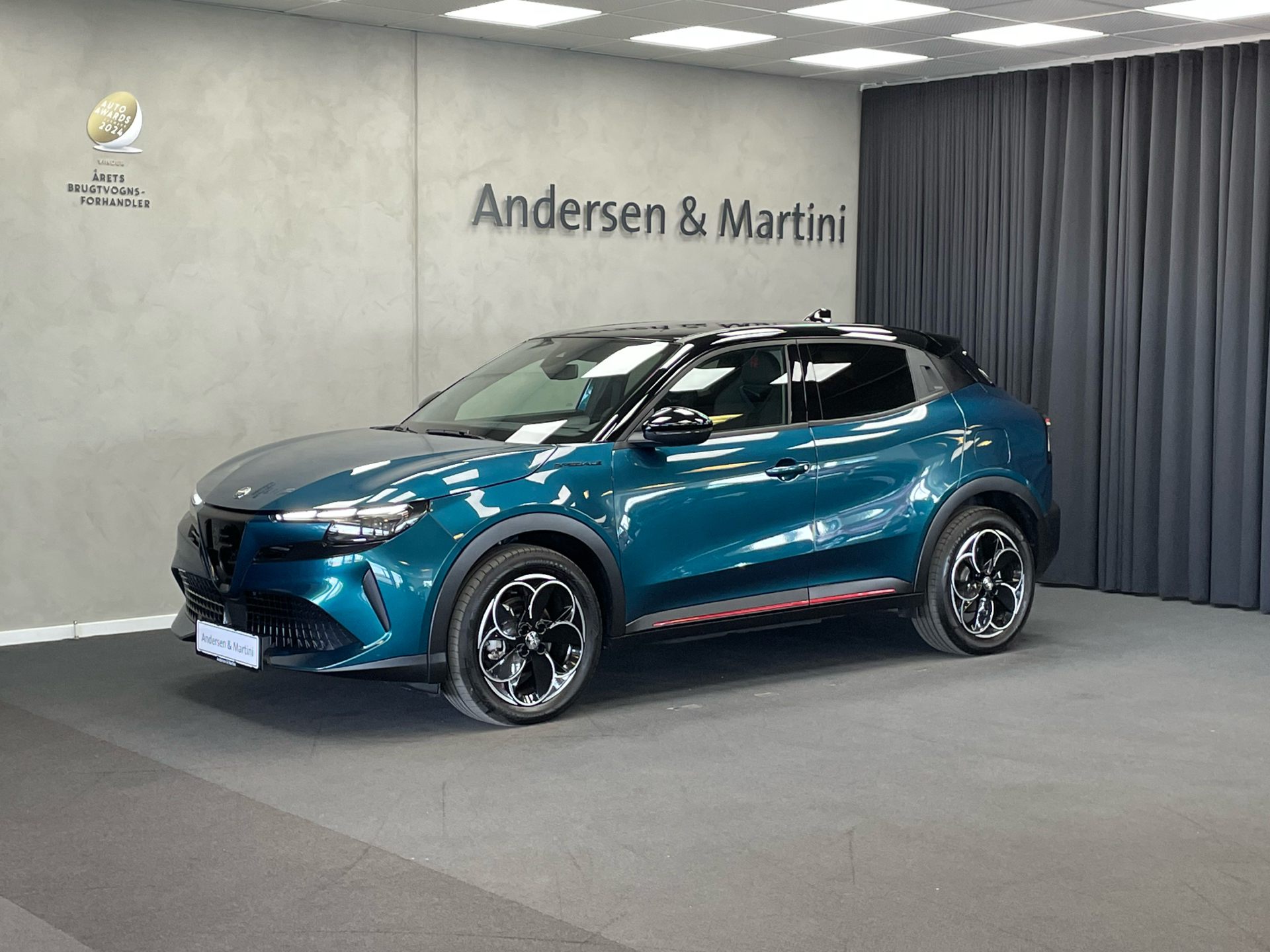 Grøn Alfa Romeo Junior fra 2025 set udefra