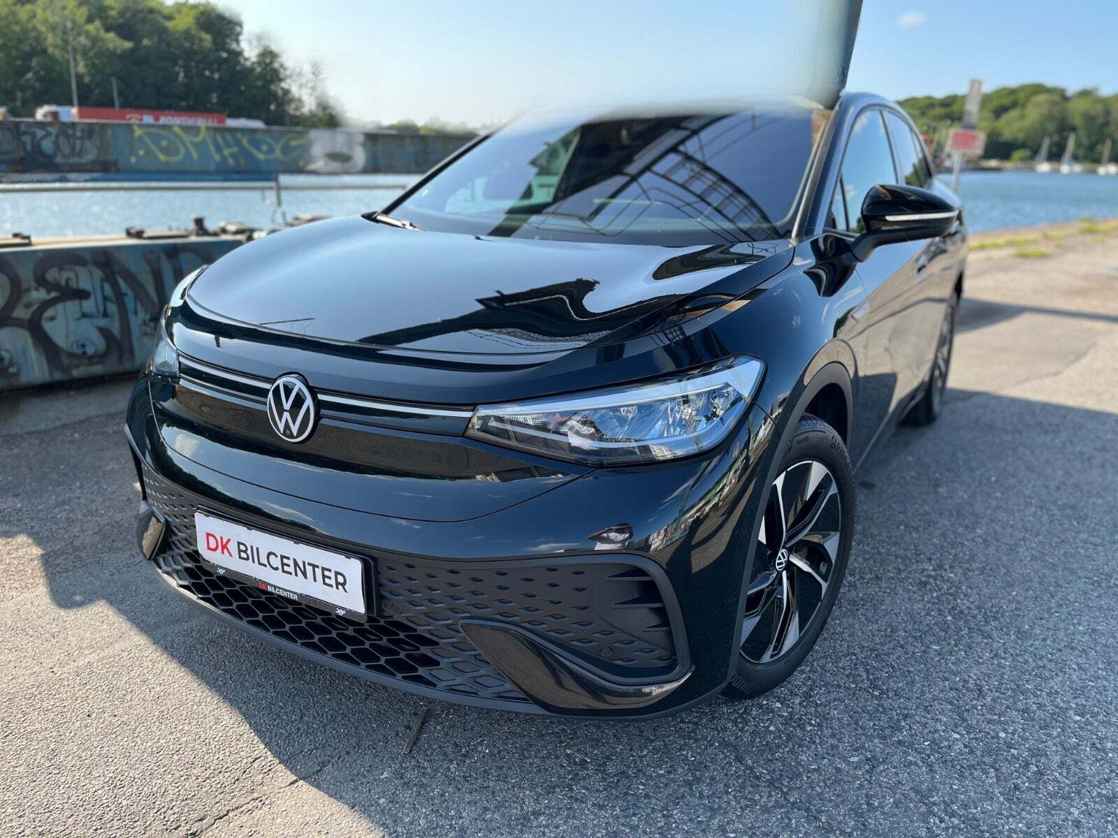 Sort VW ID.5 fra 2023 set udefra