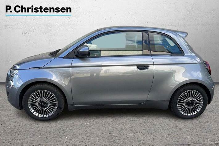 Grå Fiat 500e fra 2022