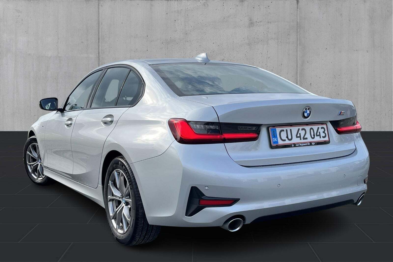 Sølv BMW 320d fra 2019