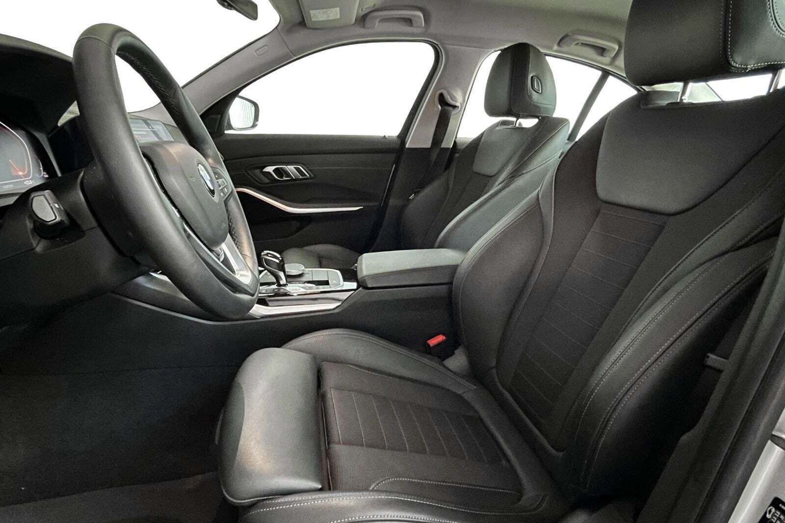 Sølv BMW 320d fra 2019