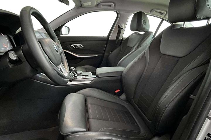 Sølv BMW 320d fra 2019