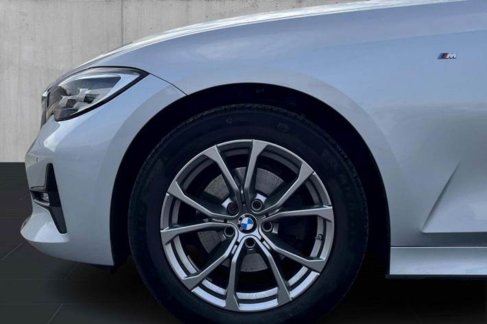Sølv BMW 320d fra 2019