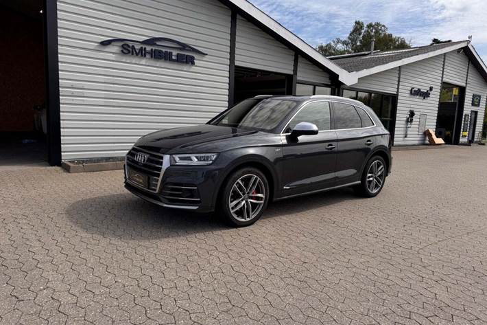 Grå Audi SQ5 fra 2018 set udefra