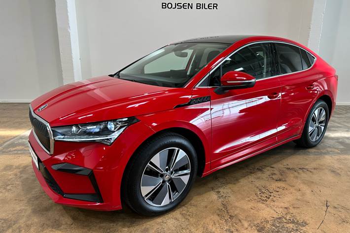 Rød Skoda Enyaq iV fra 2024 set udefra