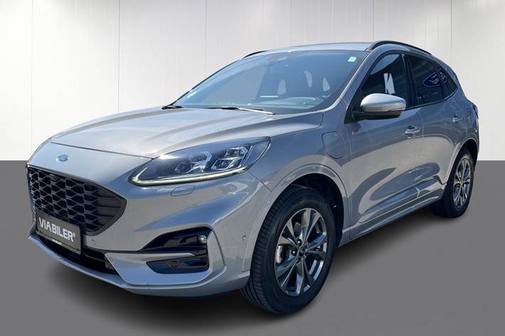 Sølv Ford Kuga fra 2022 set udefra