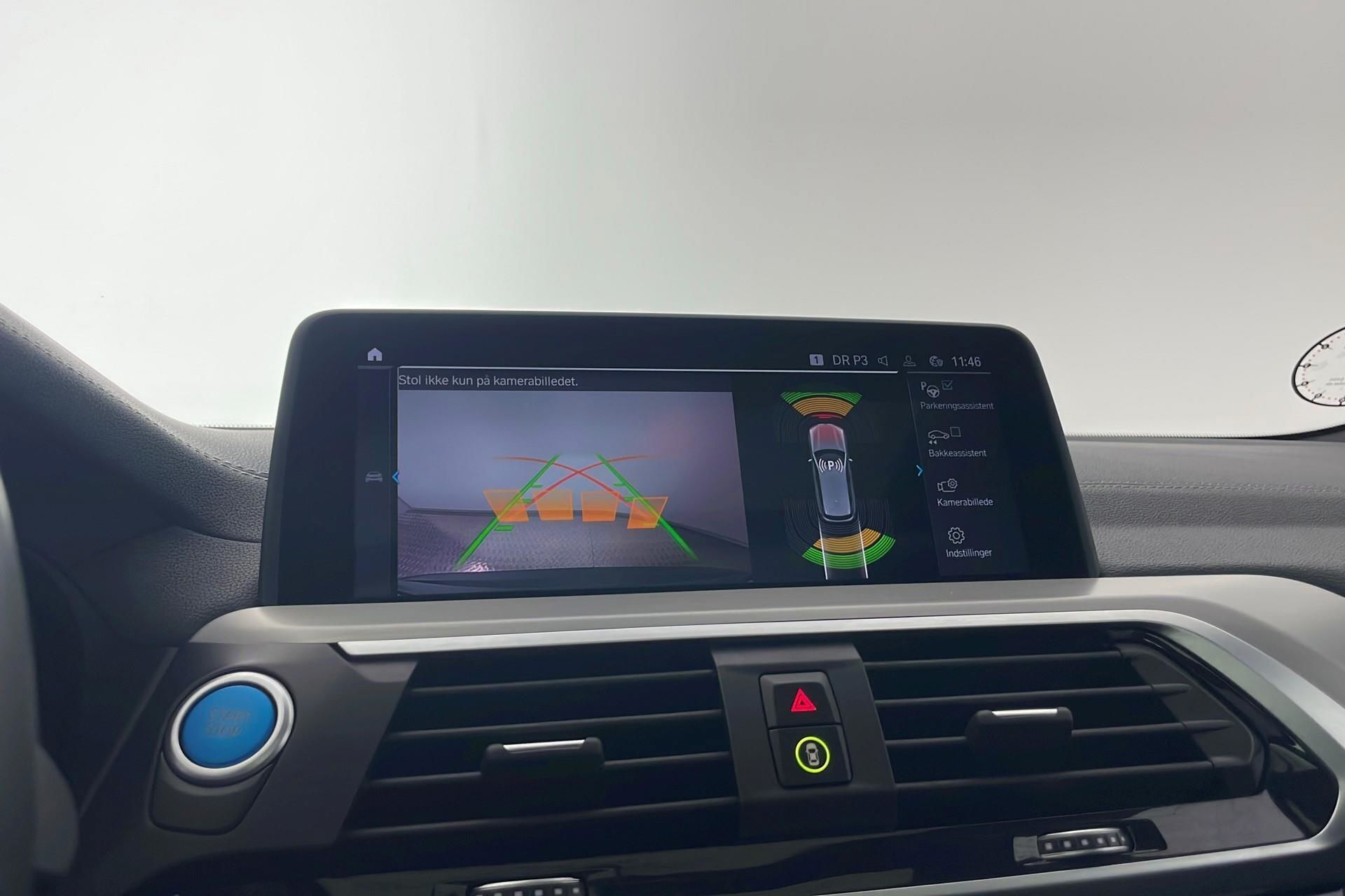 Grå BMW iX3 fra 2021