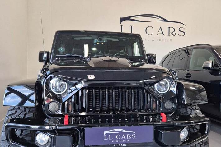 Sort Jeep Wrangler Unlimited fra 2015 set udefra