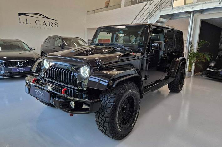 Sort Jeep Wrangler Unlimited fra 2015 set udefra