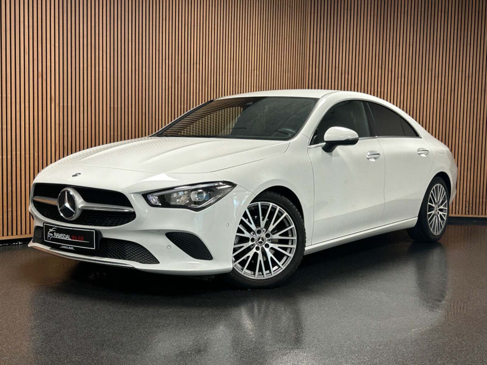 Hvid Mercedes CLA200 fra 2020