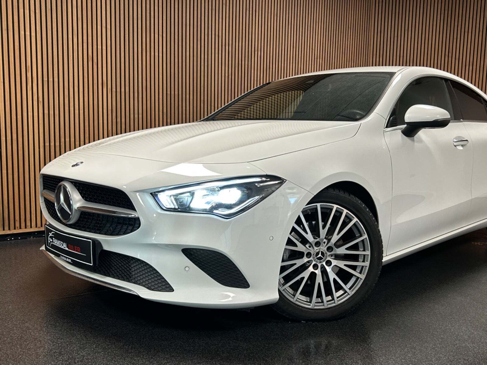 Hvid Mercedes CLA200 fra 2020