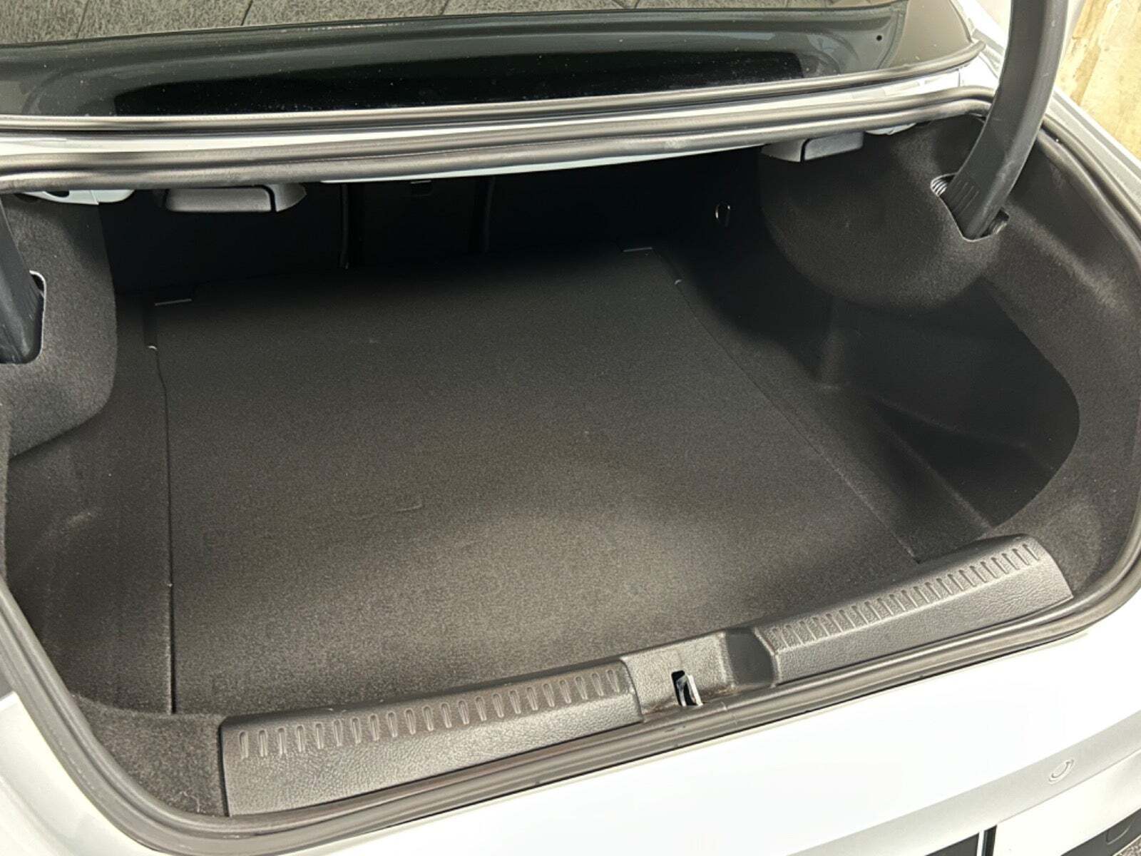 Hvid Mercedes CLA200 fra 2020