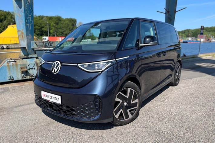 Blå VW ID.Buzz fra 2024 set udefra