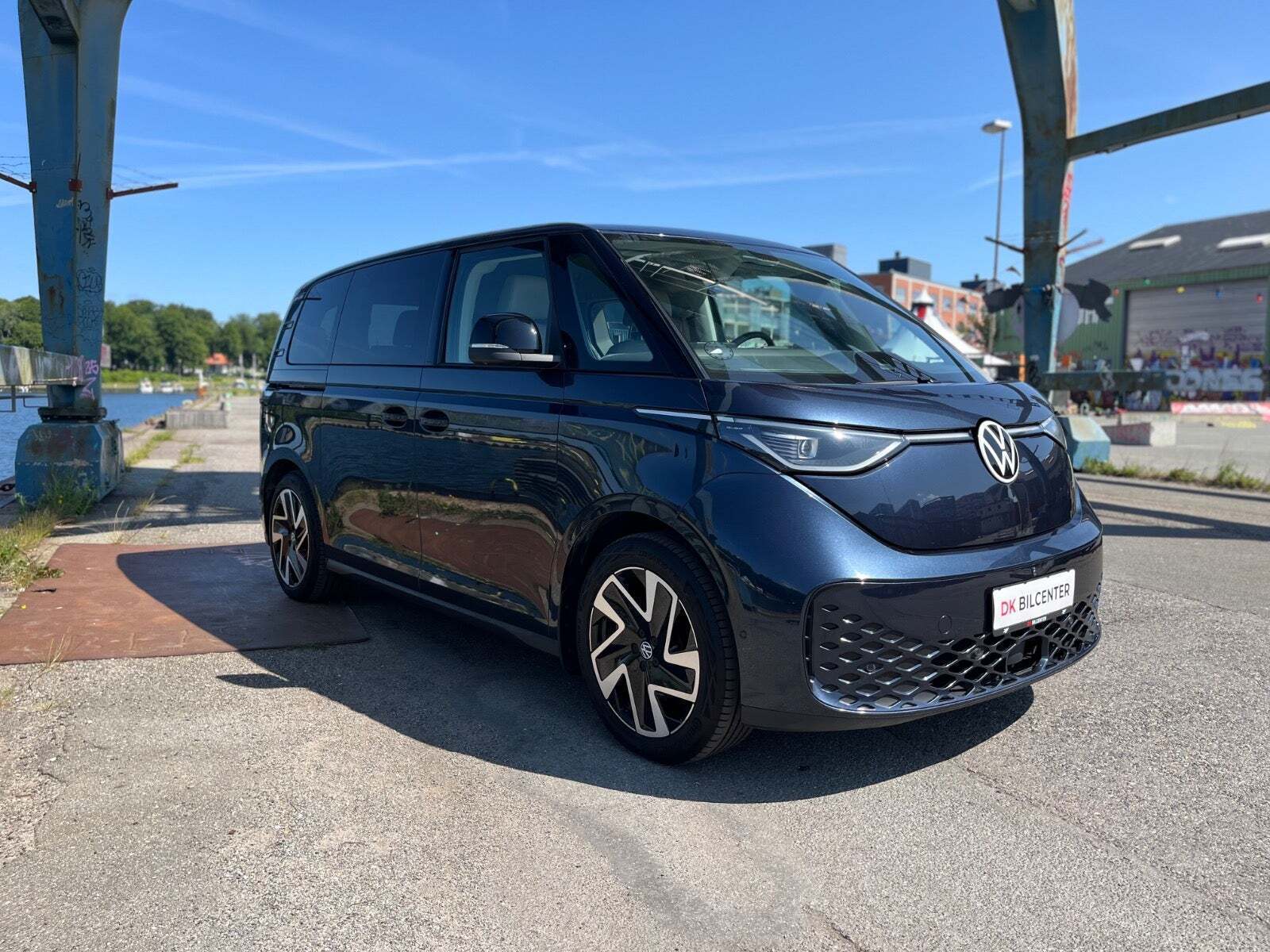 Blå VW ID.Buzz fra 2024