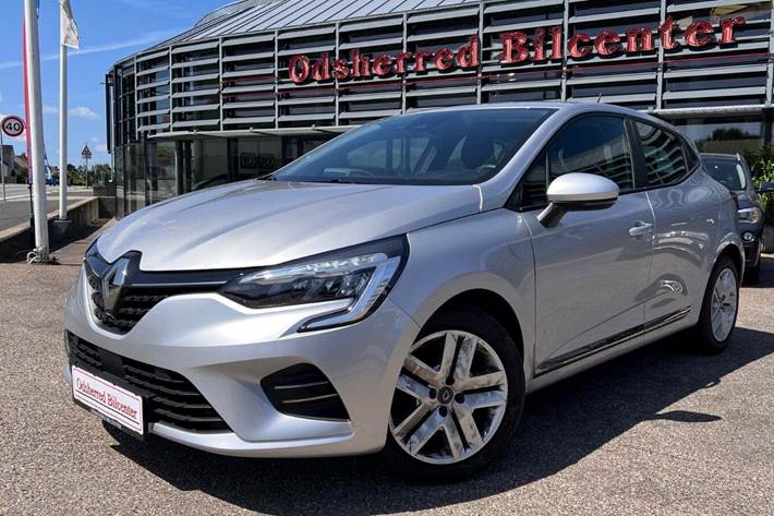 Sølv Renault Clio V fra 2020 set udefra