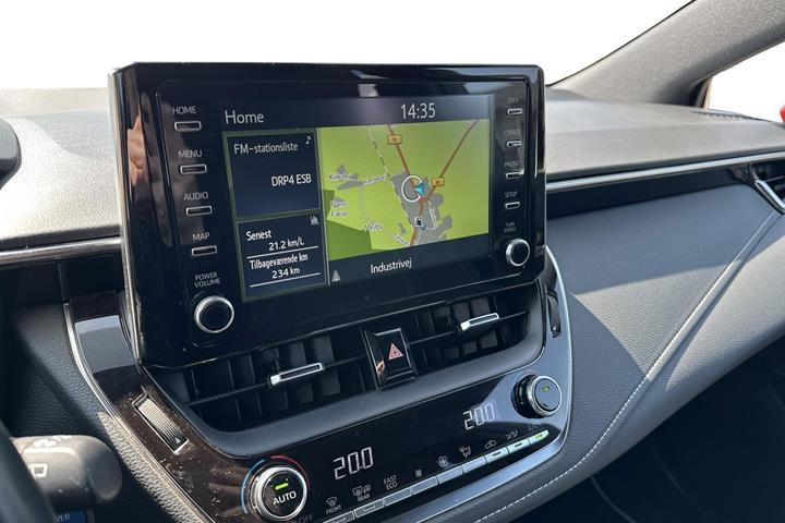 Rød Toyota Corolla fra 2019