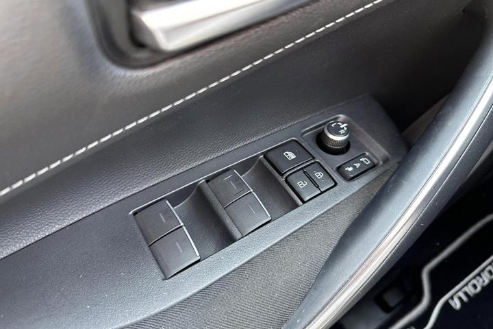 Rød Toyota Corolla fra 2019