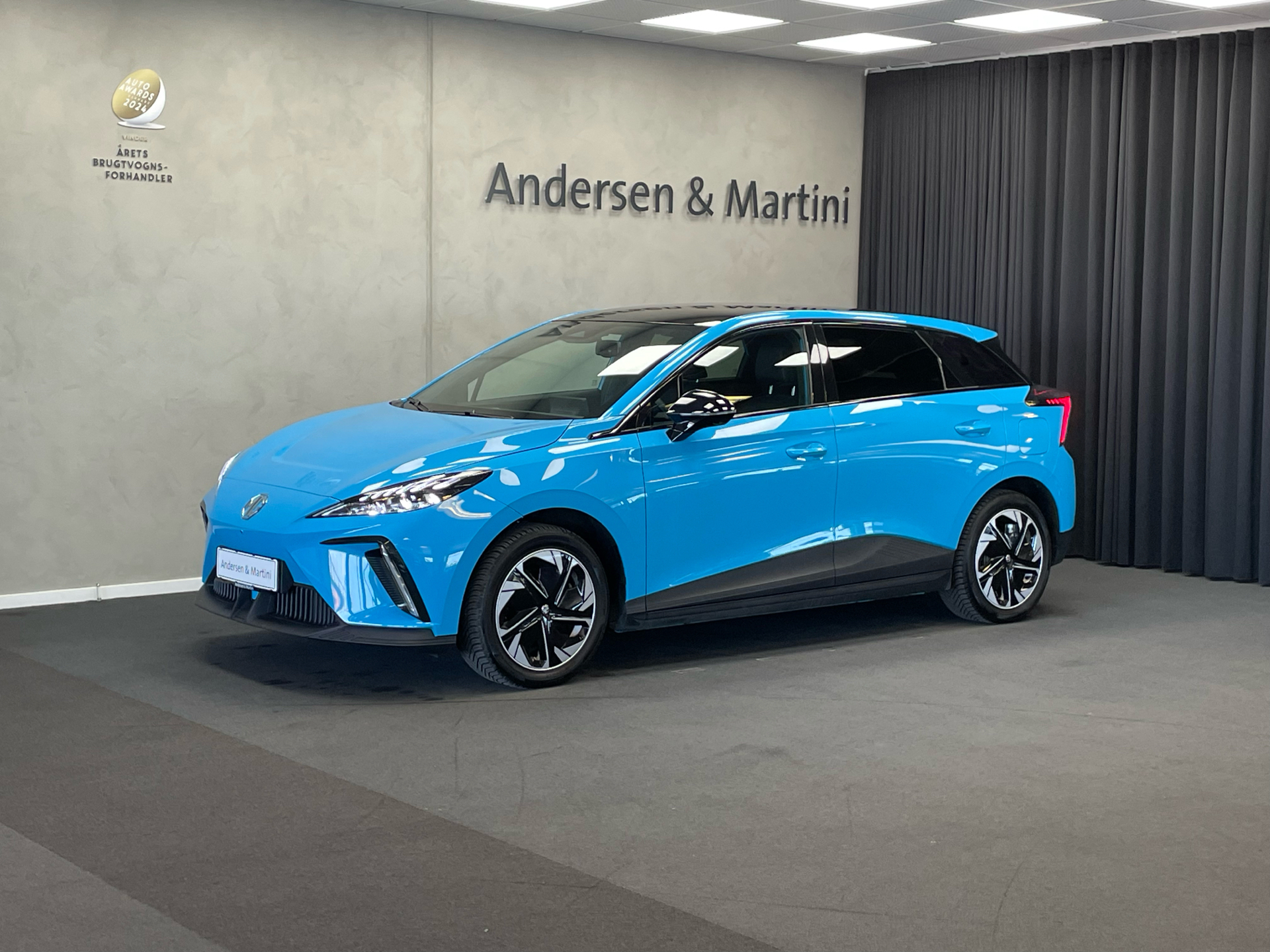 Blå MG MG4 Electric fra 2023 set udefra