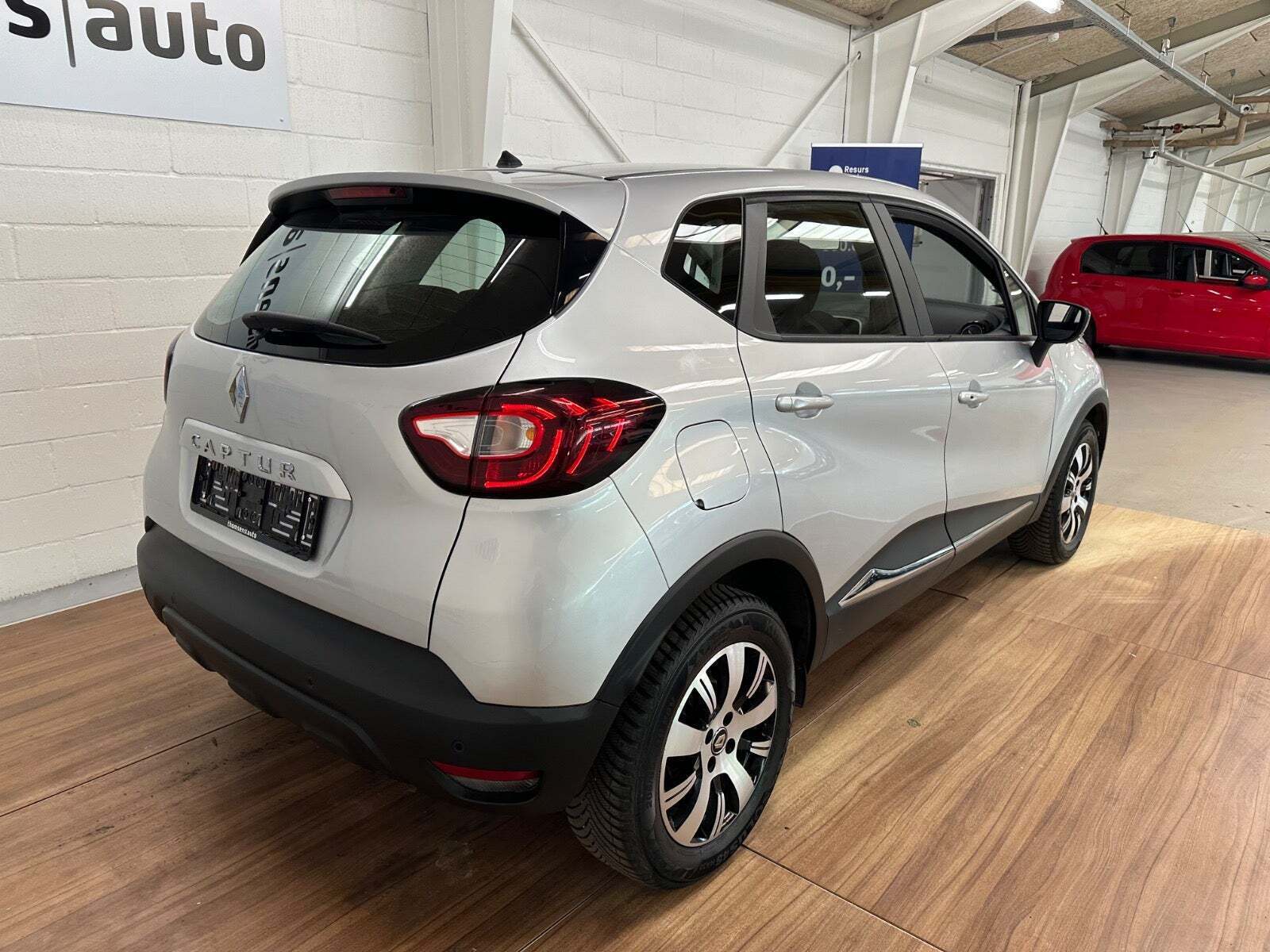 Sølv Renault Captur fra 2019