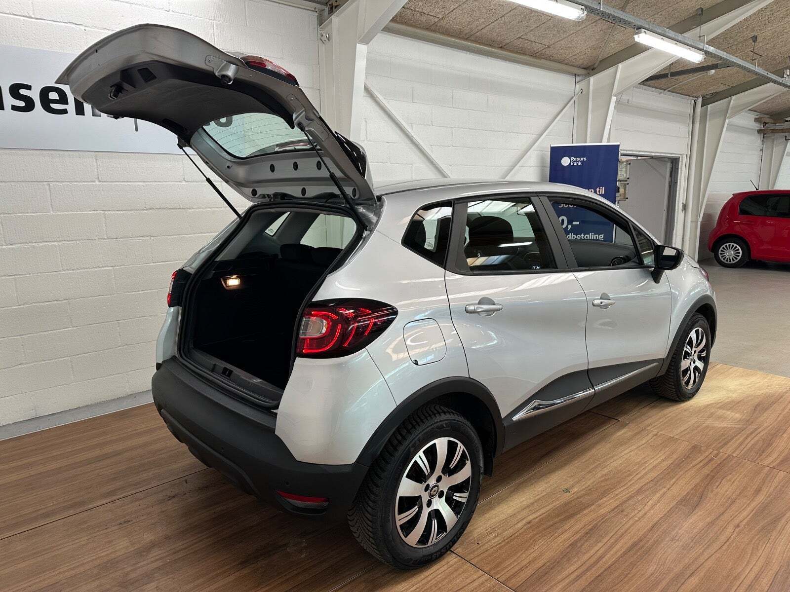 Sølv Renault Captur fra 2019