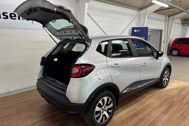 Sølv Renault Captur fra 2019