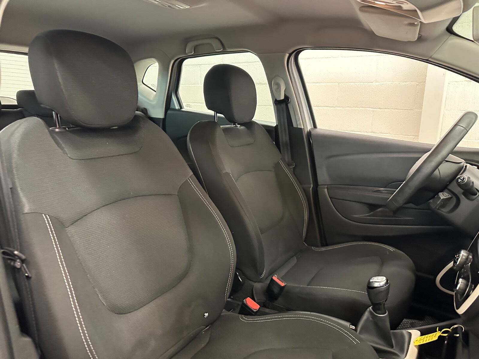 Sølv Renault Captur fra 2019