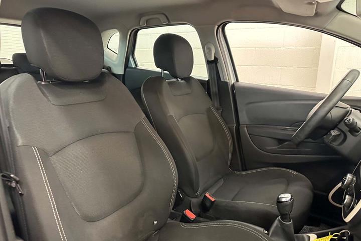 Sølv Renault Captur fra 2019