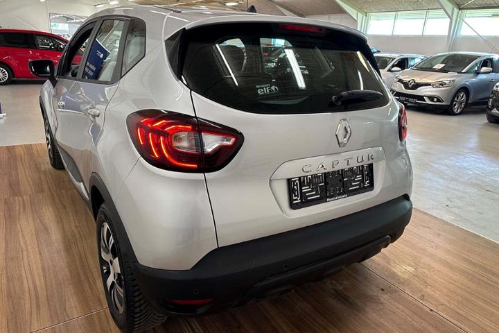 Sølv Renault Captur fra 2019