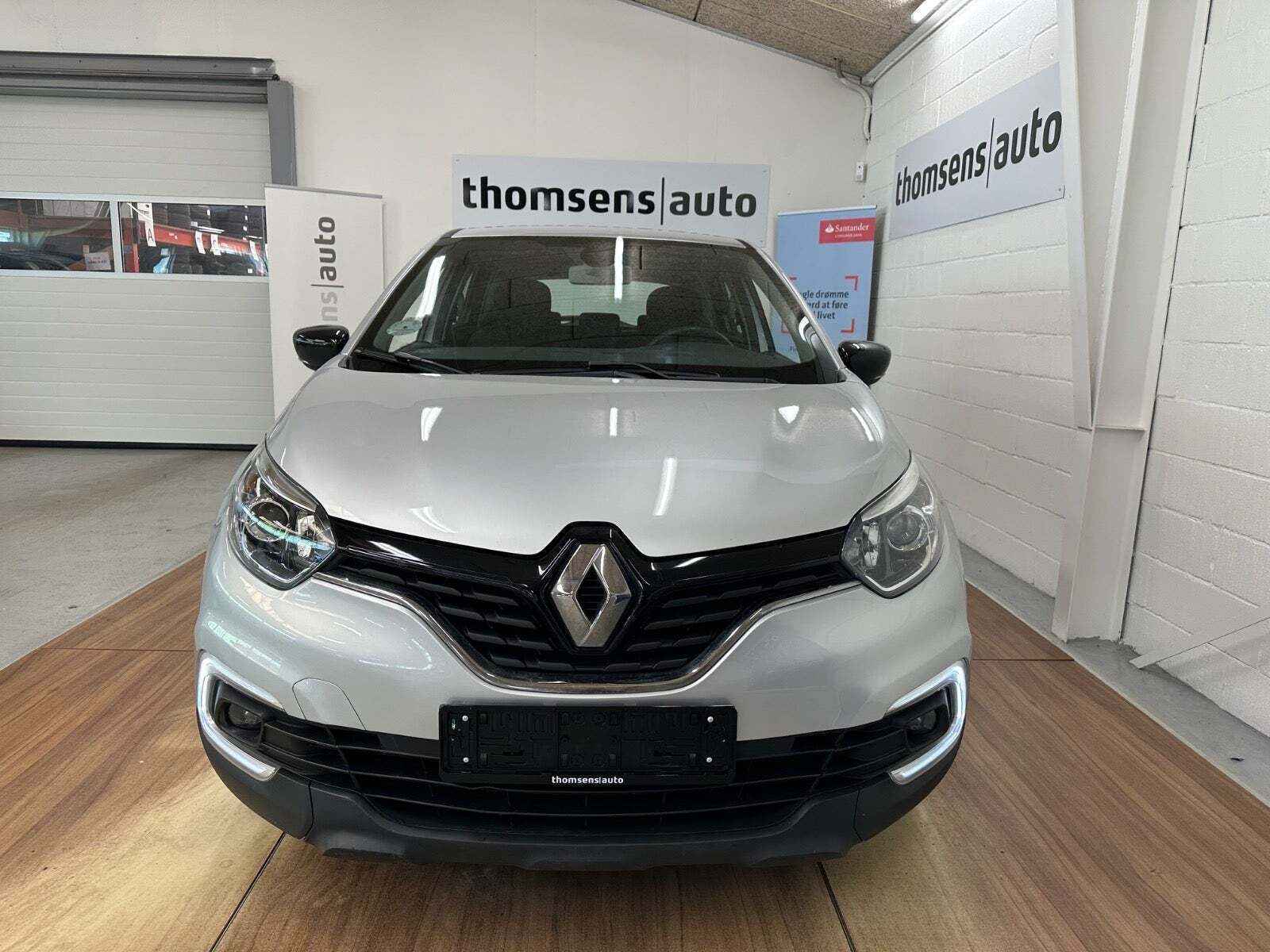 Sølv Renault Captur fra 2019