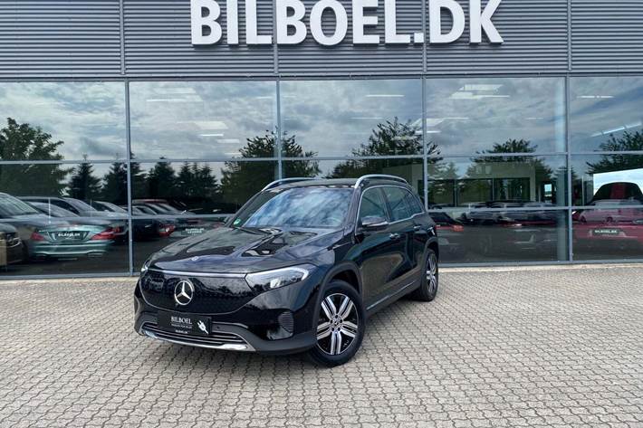Sort Mercedes EQB250+ fra 2024 set udefra