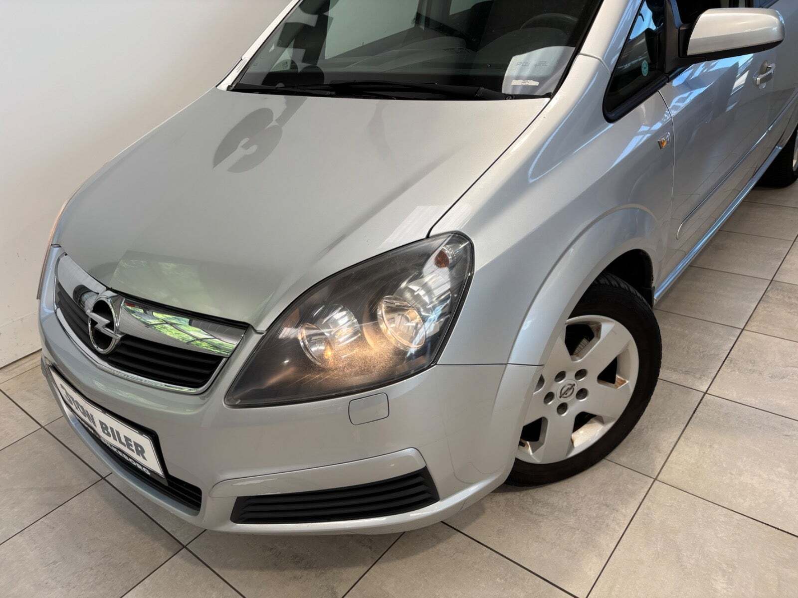 undefined Opel Zafira fra 2006 set udefra