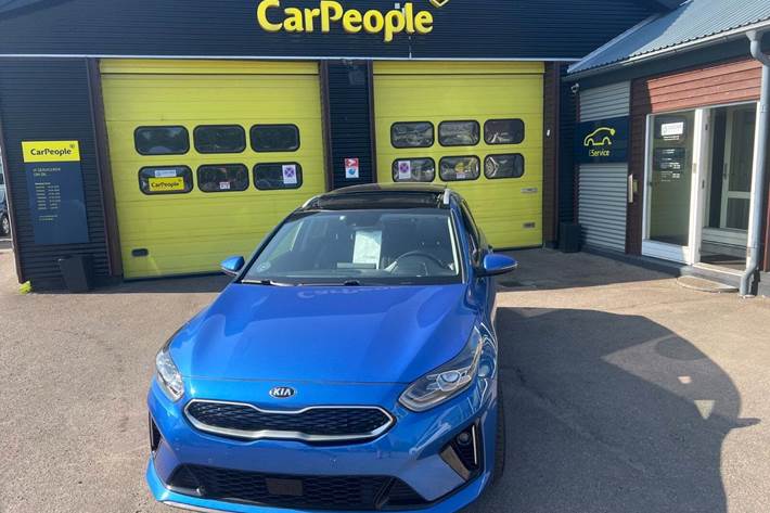 Blå Kia Ceed fra 2020 set udefra