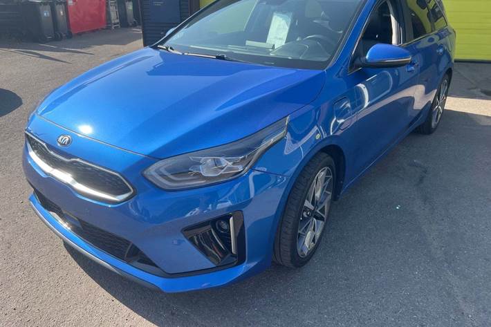 Blå Kia Ceed fra 2020