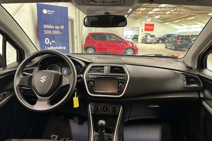 Sølv Suzuki S-Cross fra 2016
