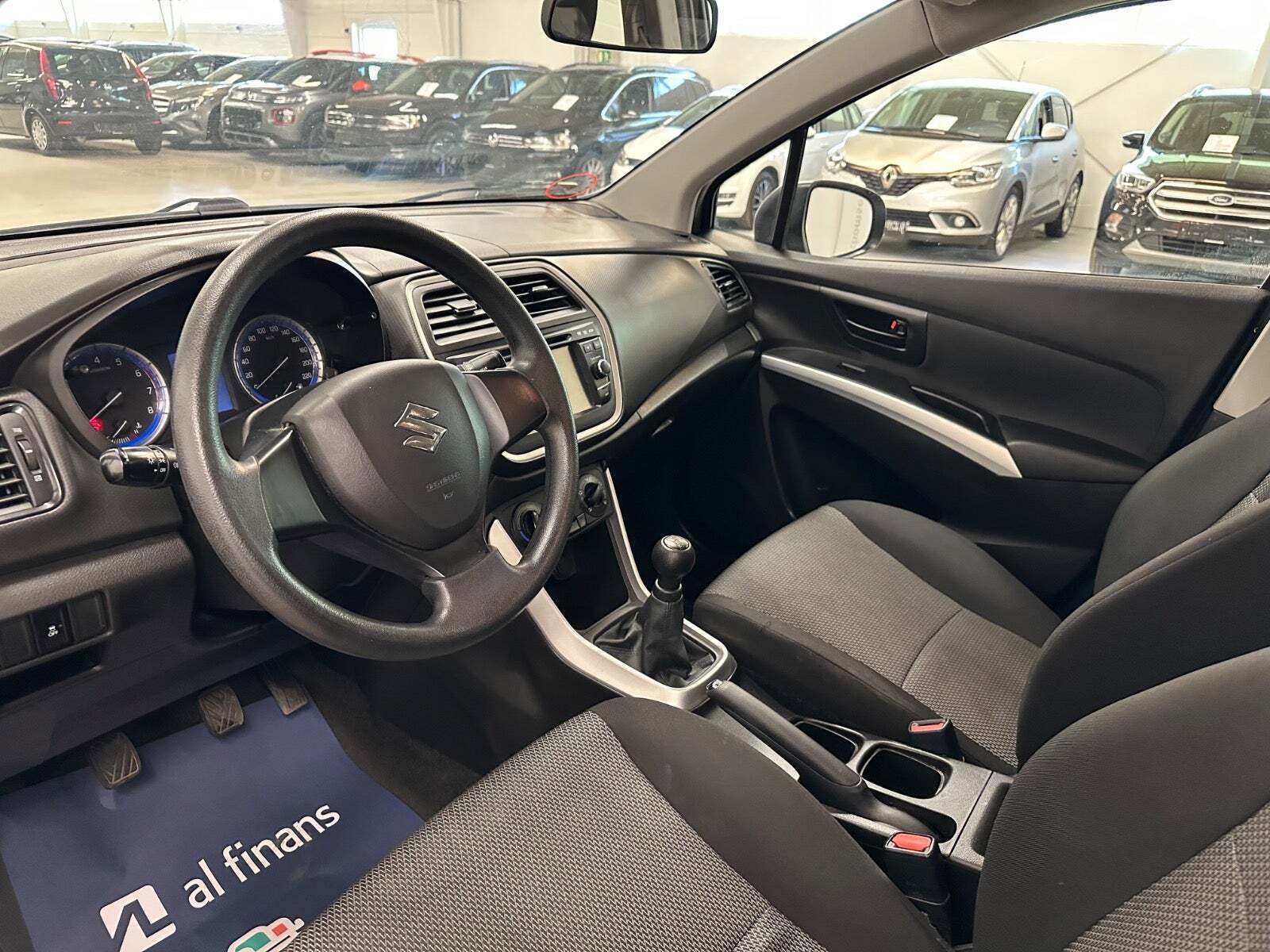 Sølv Suzuki S-Cross fra 2016