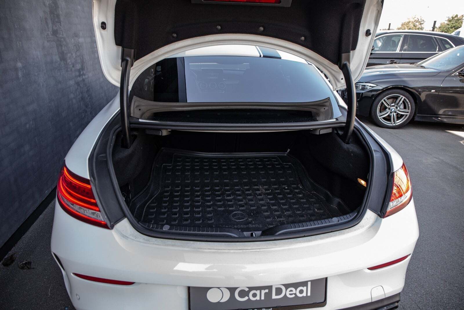 Hvid Mercedes C63 fra 2016