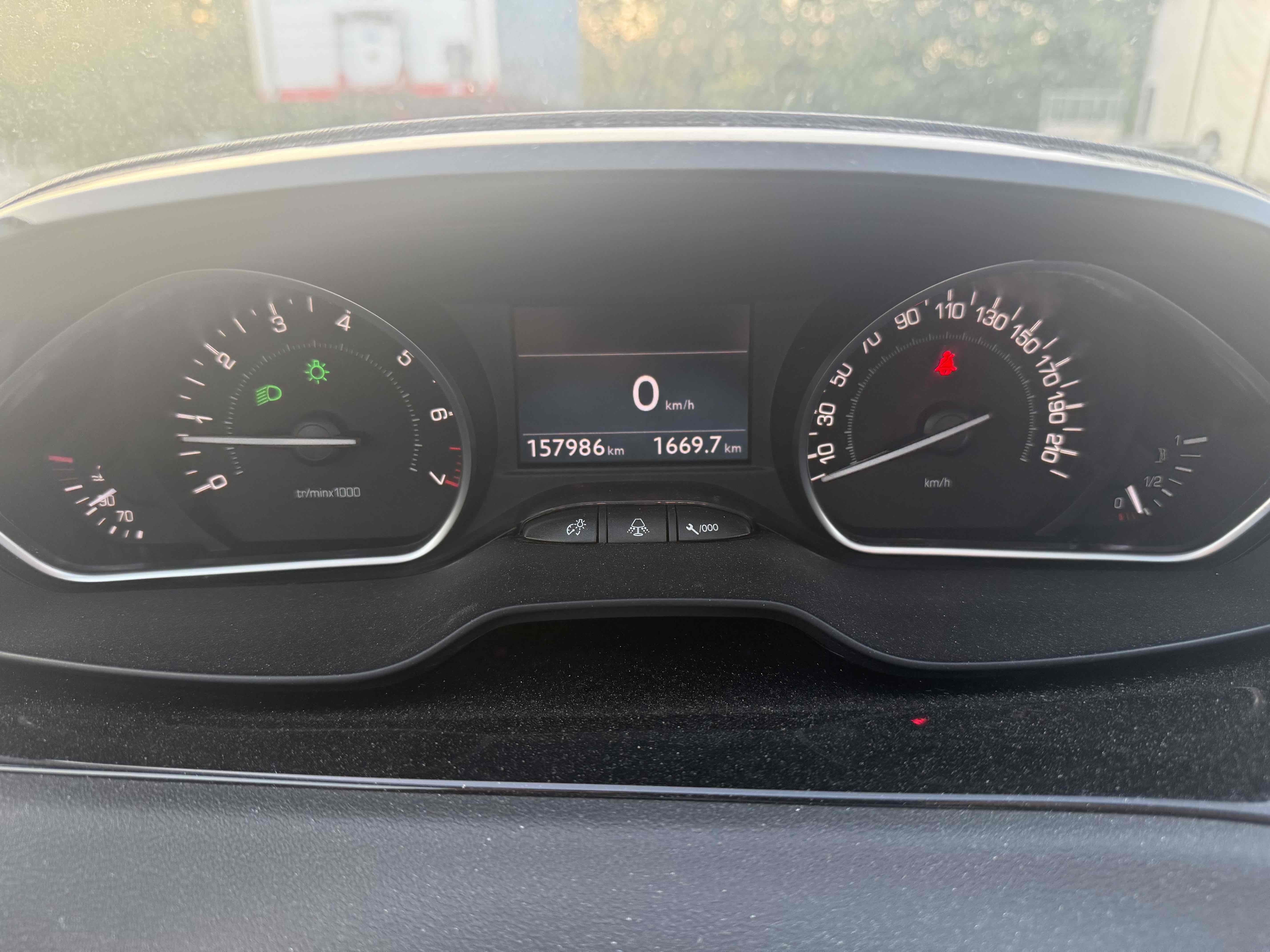 Peugeot 208 1,2 1,2 VTI 82 HK 5-D