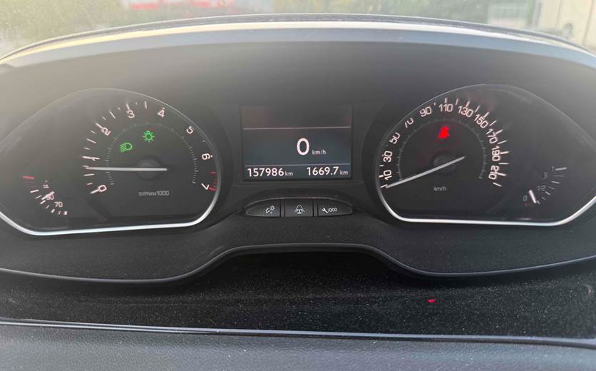 Peugeot 208 1,2 1,2 VTI 82 HK 5-D