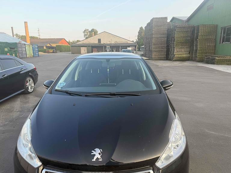 Peugeot 208 1,2 1,2 VTI 82 HK 5-D